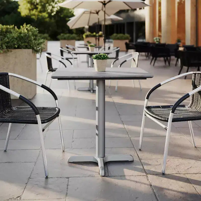 Plateau de table intérieur-extérieur avec technologie HPL TopGuard et base de table bistrot en fonte