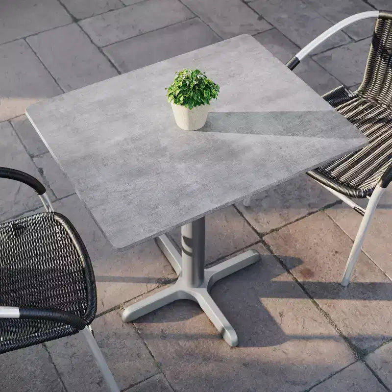 Plateau de table intérieur-extérieur avec technologie HPL TopGuard et base de table bistrot en fonte